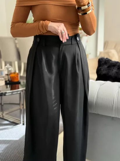 Siyah Düğme Detaylı Pantolon