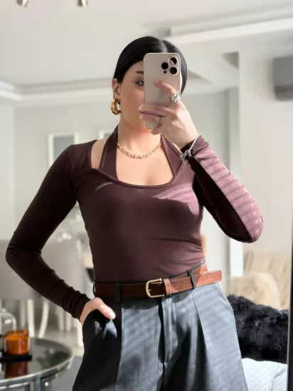 Boyun Detaylı Bluz