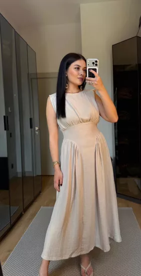 Kayık Yakalı Elbise