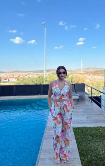 Çiçek desenli alt üst takım