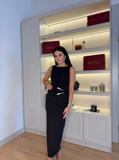Gold toka detaylı midi elbise 
