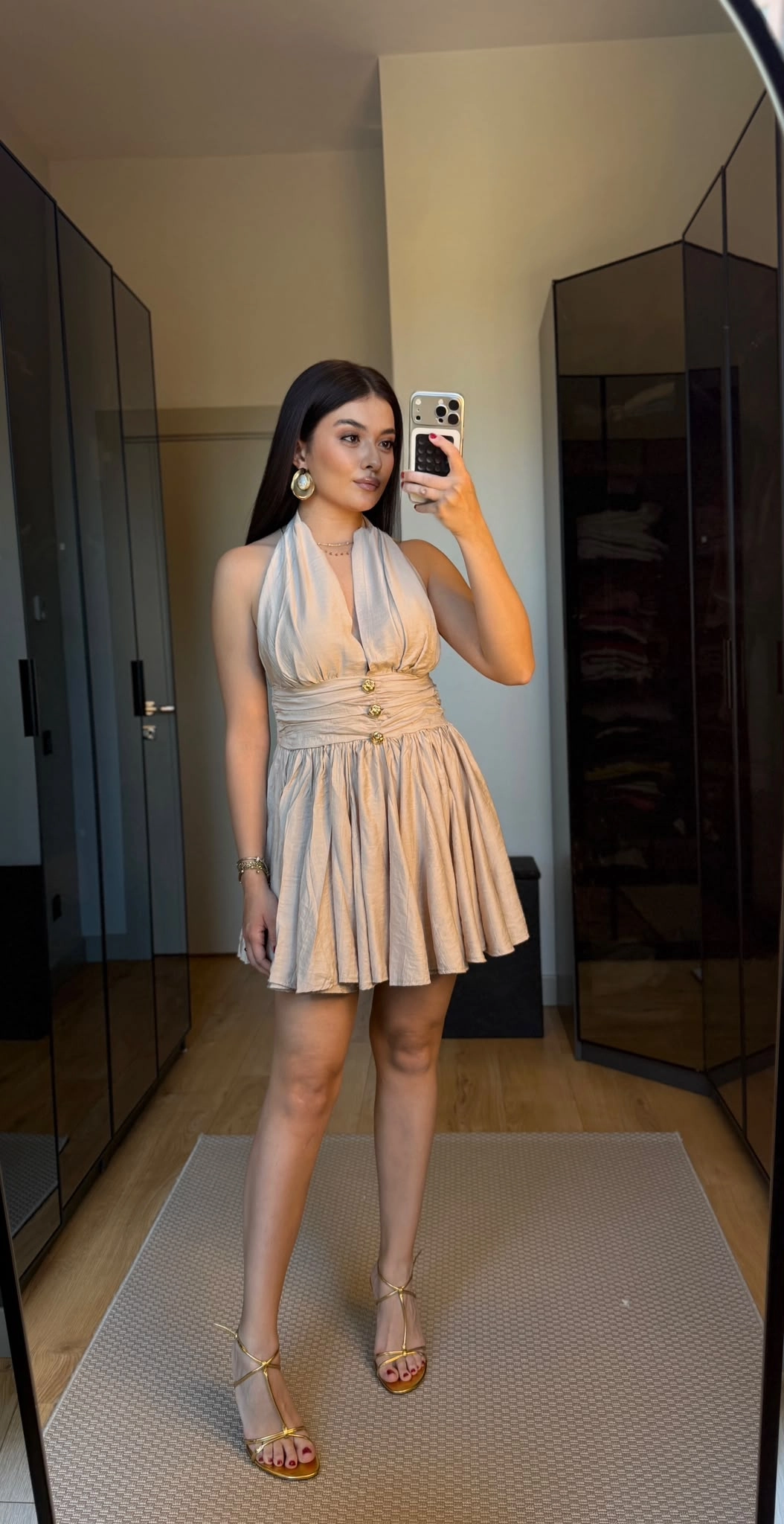 Boyundan bağlamalı mini elbise